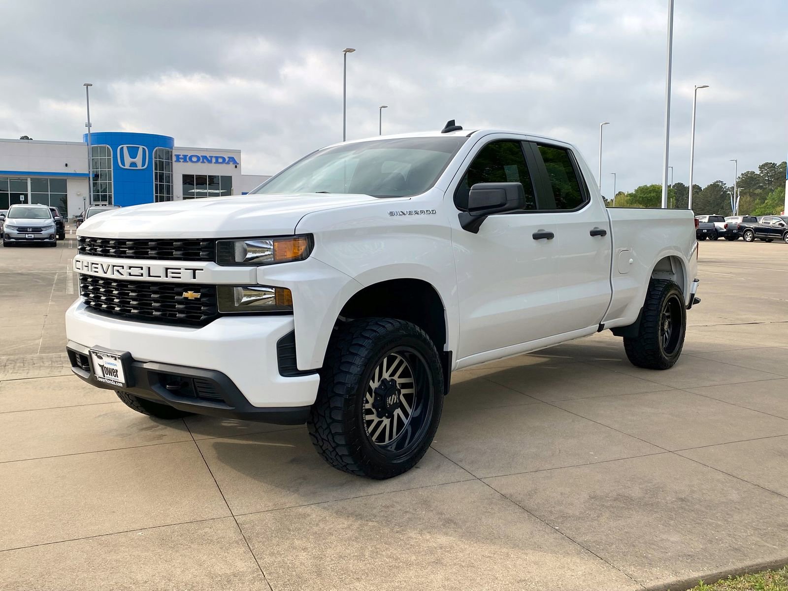 Used 2021 Chevrolet Silverado 1500 Custom image 3