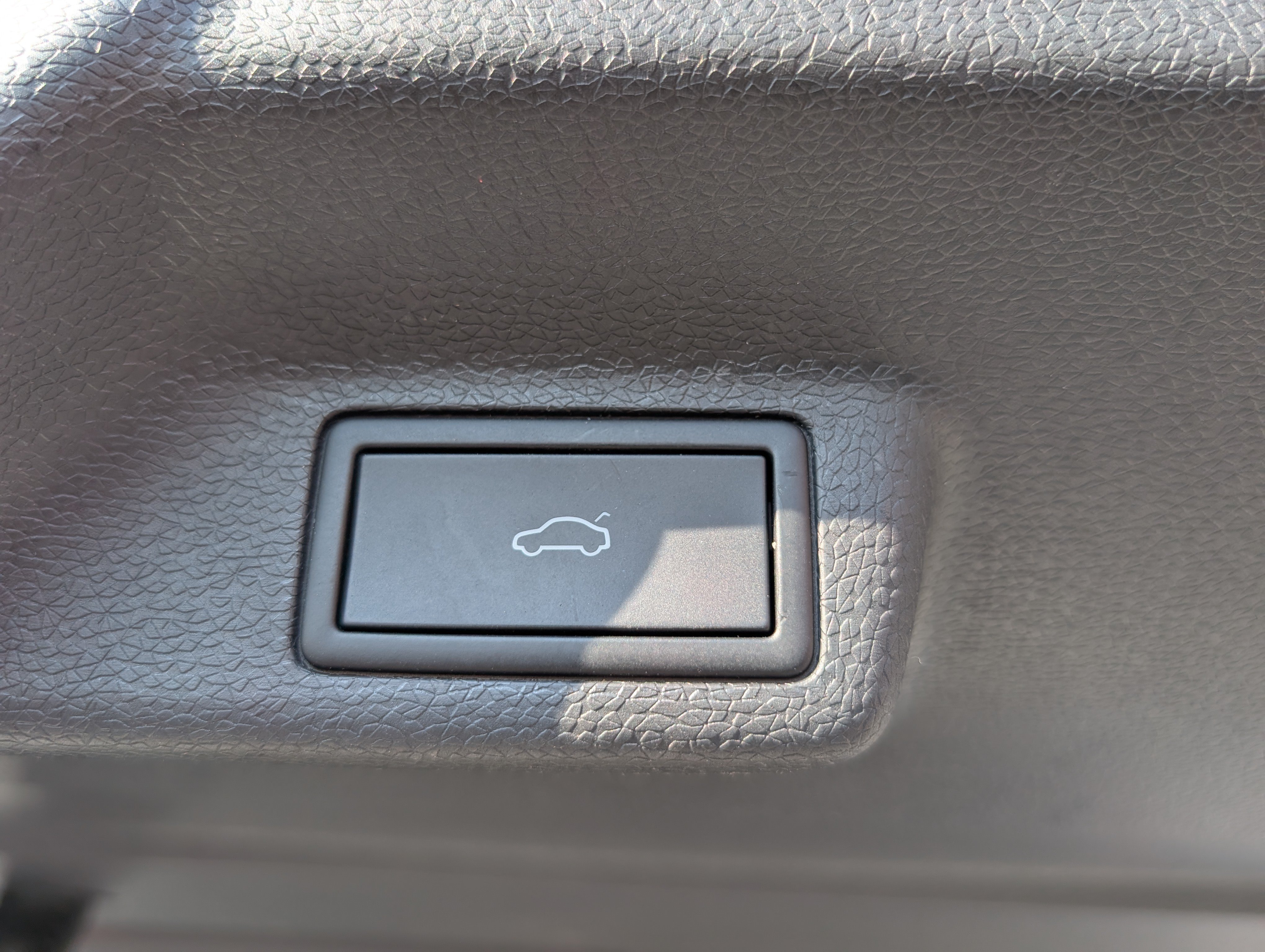 Used 2025 Volkswagen ID. Buzz Pro S Plus RWD image 14
