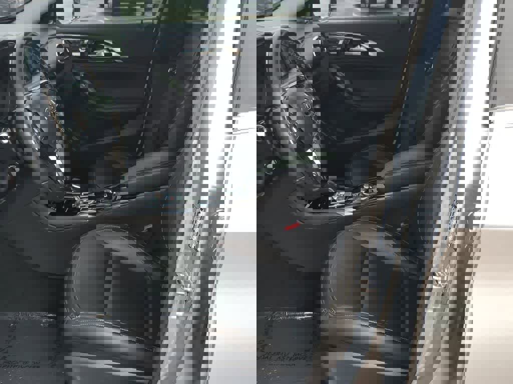 Used 2018 INFINITI QX30 ESSENTIAL image 15