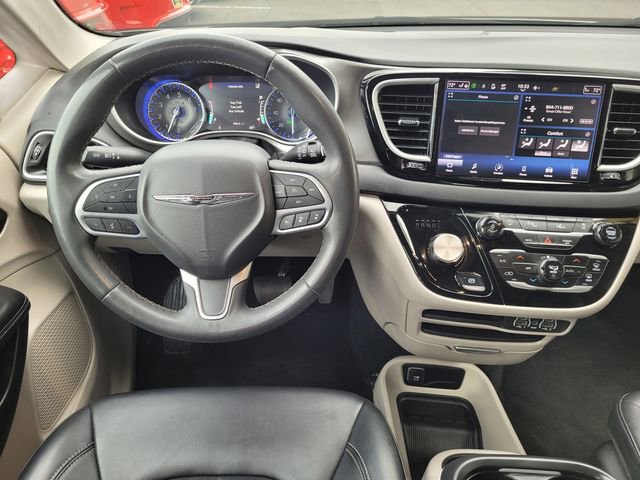 Used 2024 Chrysler Pacifica Touring-L image 7