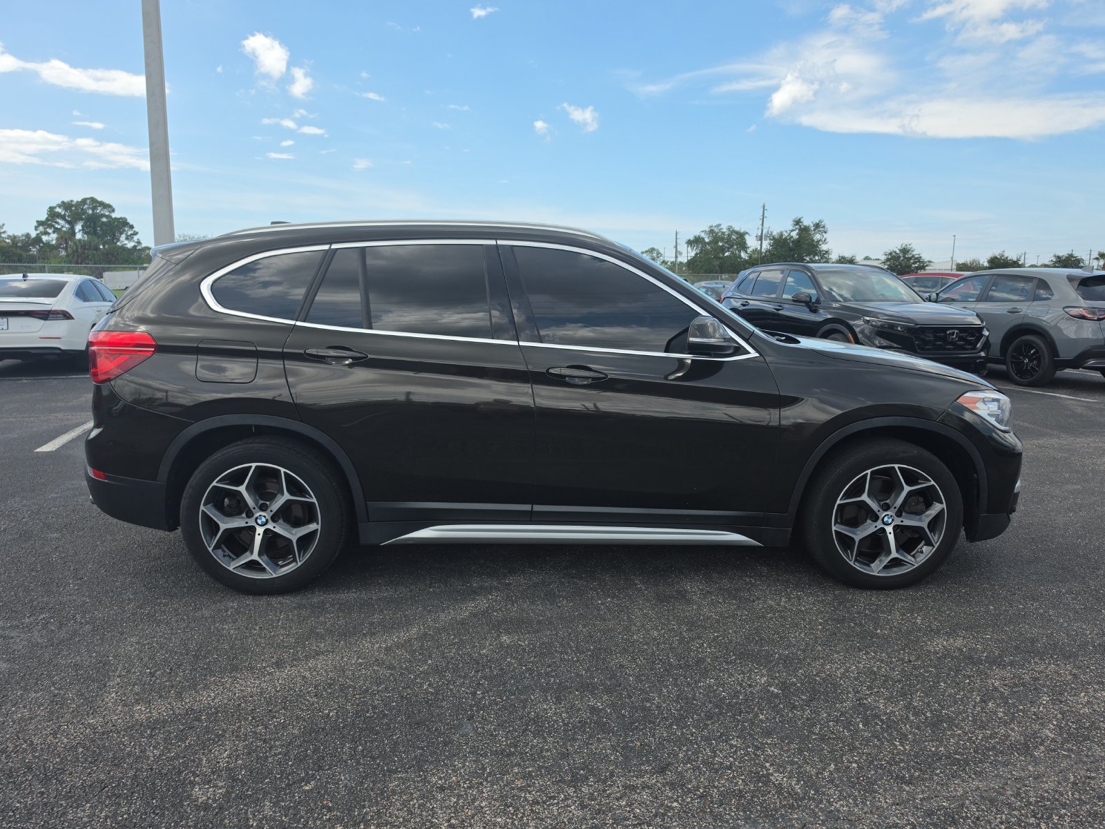 Used 2019 BMW X1 xDrive28i w/ Convenience Package AWD/4WD image 3