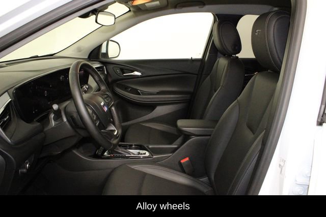Used 2024 Buick Encore GX Sport Touring image 9