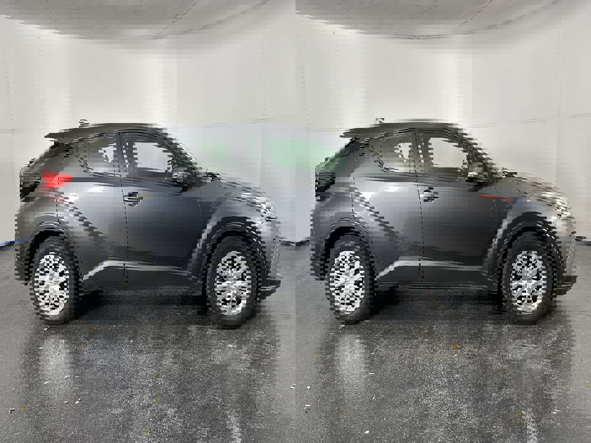 Used 2021 Toyota C-HR LE image 13
