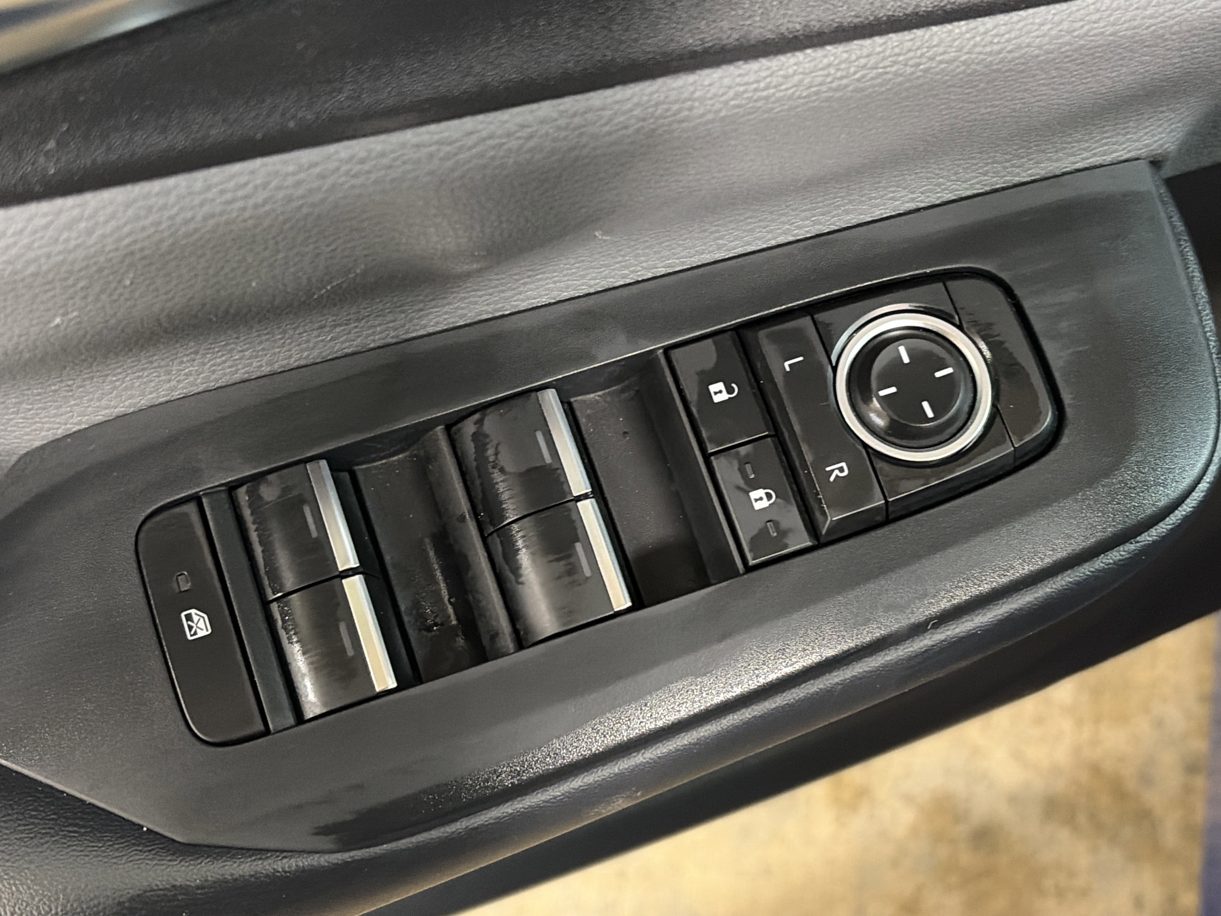 Used 2025 Toyota Prius XLE FWD image 12