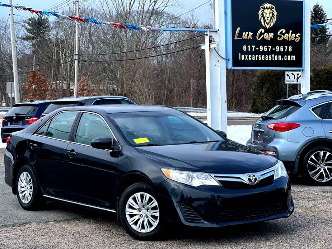 Used 2012 Toyota Camry LE image 1