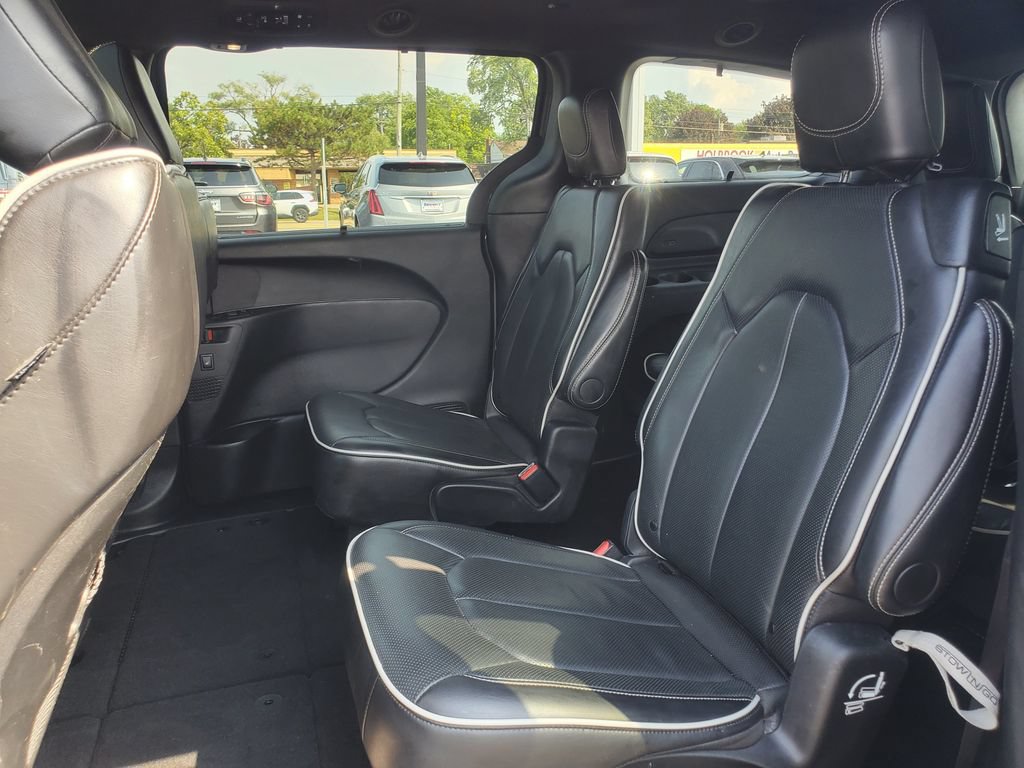 Used 2025 Chrysler Pacifica Limited FWD image 26