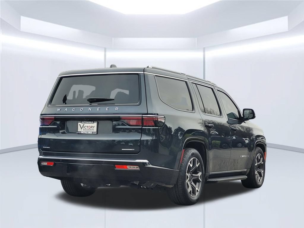 Used 2023 Jeep Wagoneer Series III w/ Preferred Equipment Group AWD/4WD image 5