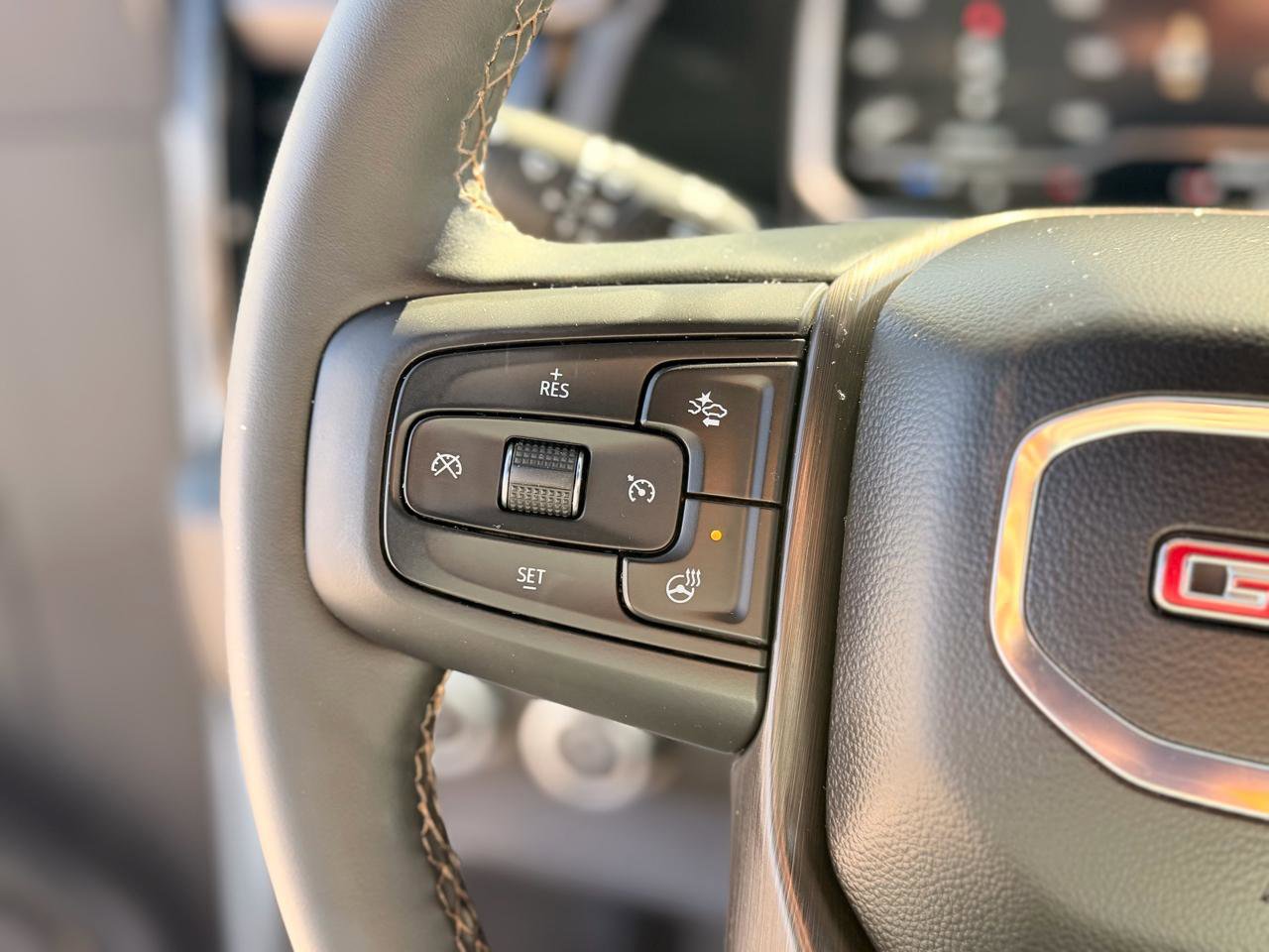 Used 2025 GMC Sierra 2500 AT4 image 23