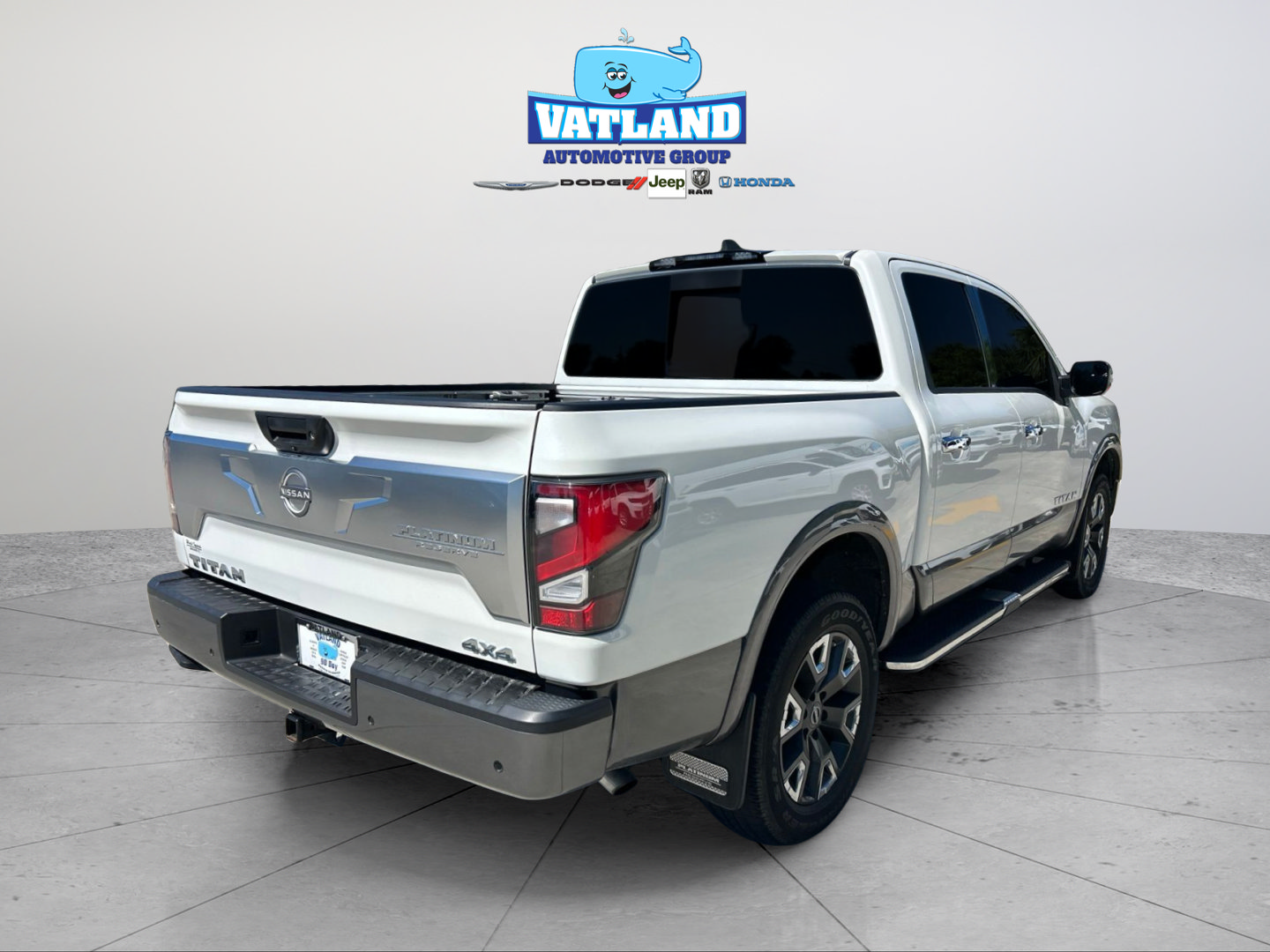 Used 2023 Nissan Titan Platinum Reserve w/ Moonroof Package AWD/4WD image 5