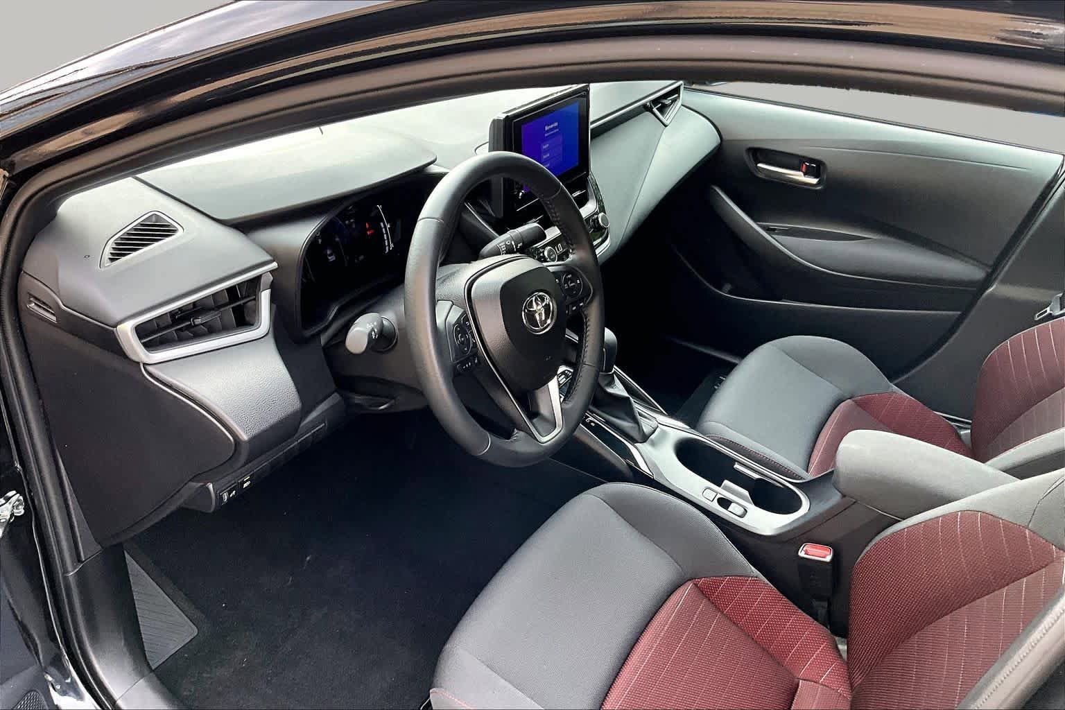 Used 2026 Toyota Corolla SE FWD image 18