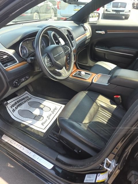 Used 2015 Chrysler 300 C Platinum w/ Harman/Kardon Audio Group AWD/4WD image 9