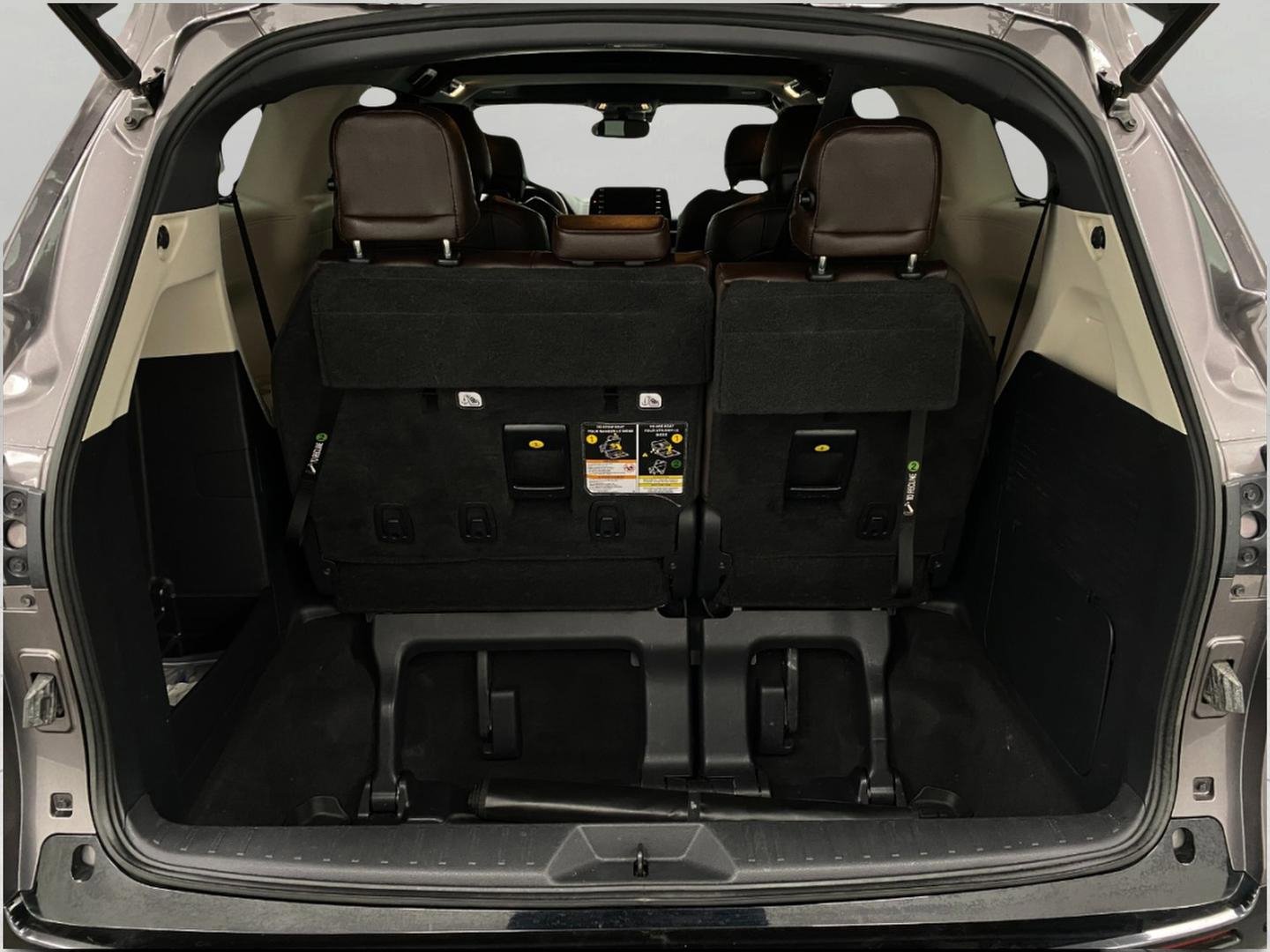 Used 2021 Toyota Sienna Platinum AWD/4WD image 7