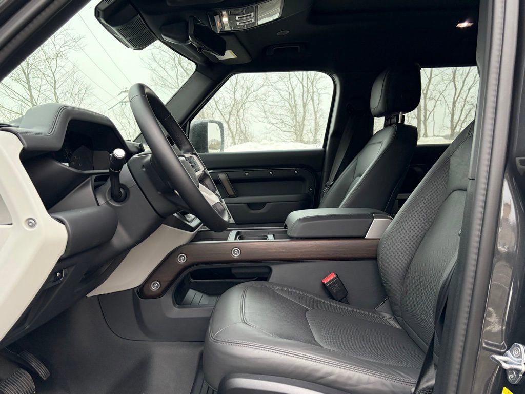 Used 2024 Land Rover Defender 130 S image 11