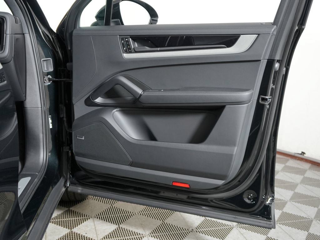 New 2026 Porsche Cayenne AWD/4WD image 38