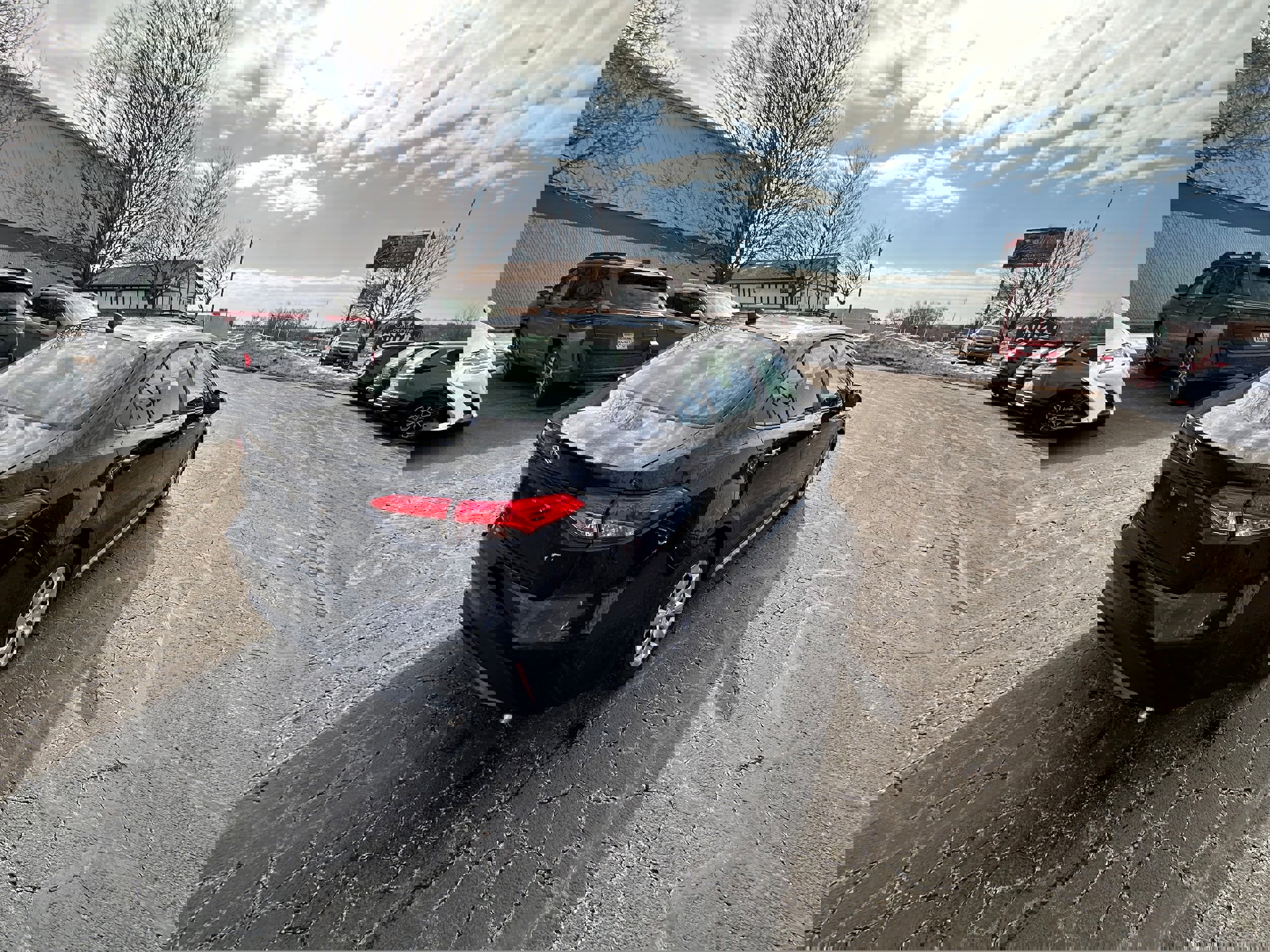 Used 2021 Toyota Corolla LE image 3