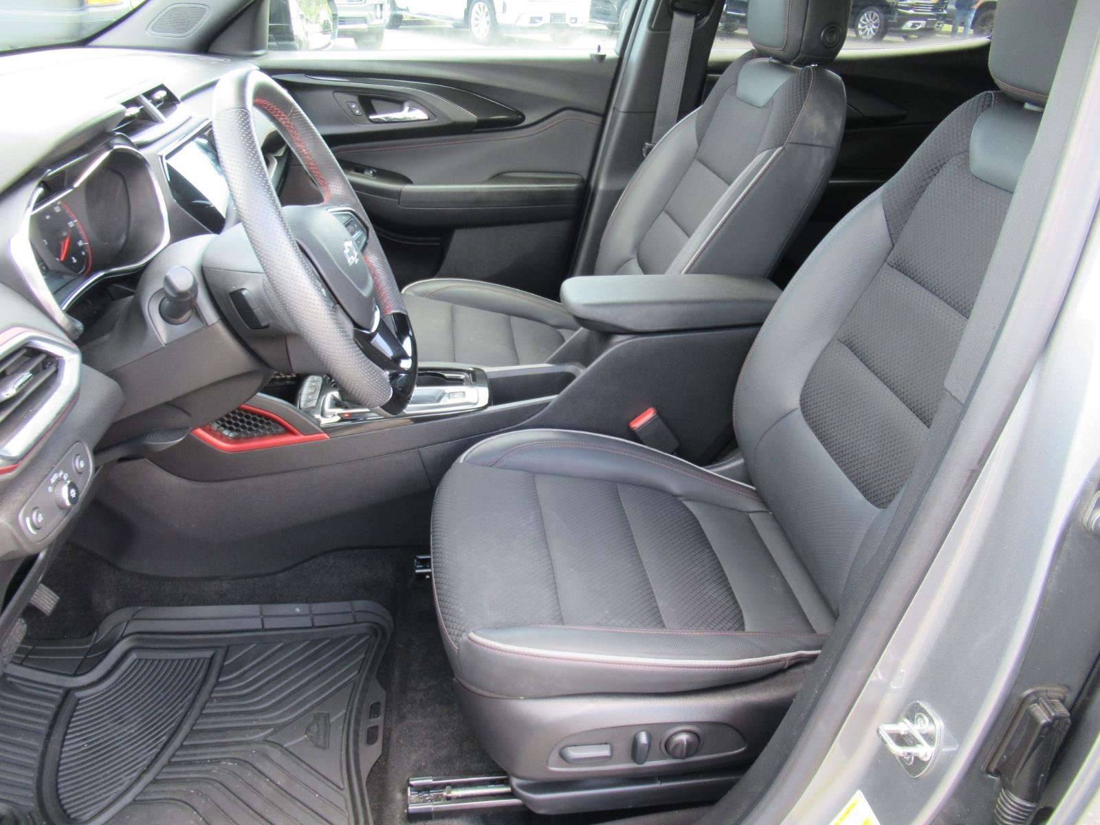 Used 2023 Chevrolet TrailBlazer RS w/ Sun and Liftgate Package AWD/4WD image 16