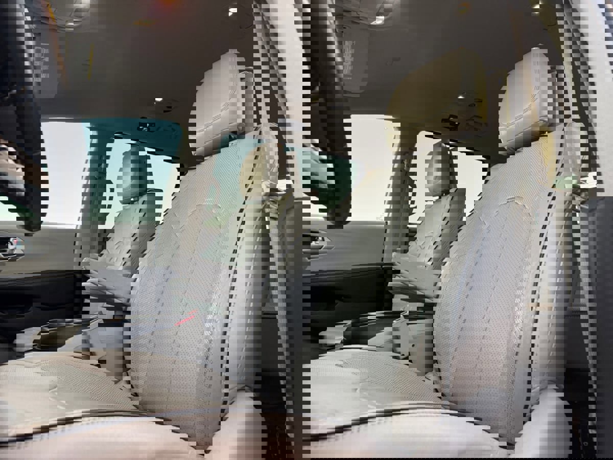 Used 2017 Chrysler Pacifica Platinum image 15