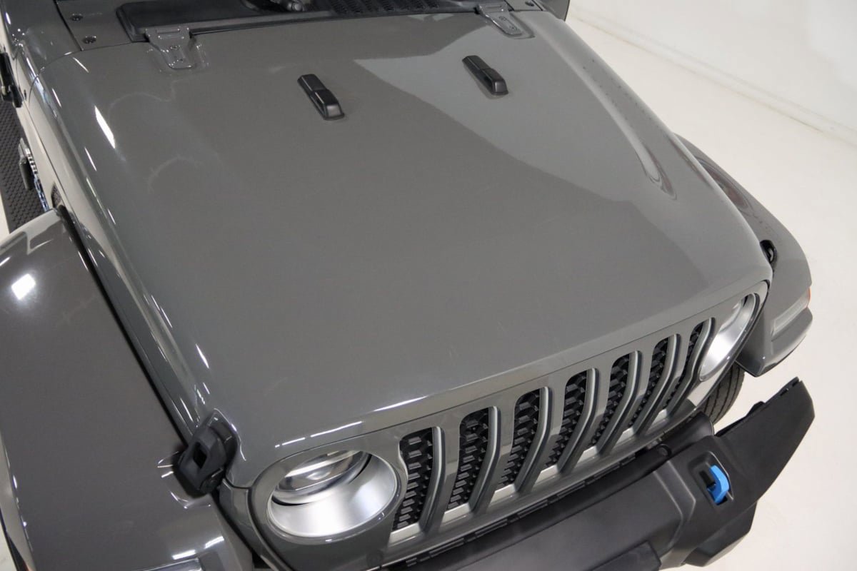 Used 2022 Jeep Wrangler Unlimited Sahara w/ Cold Weather Group image 36