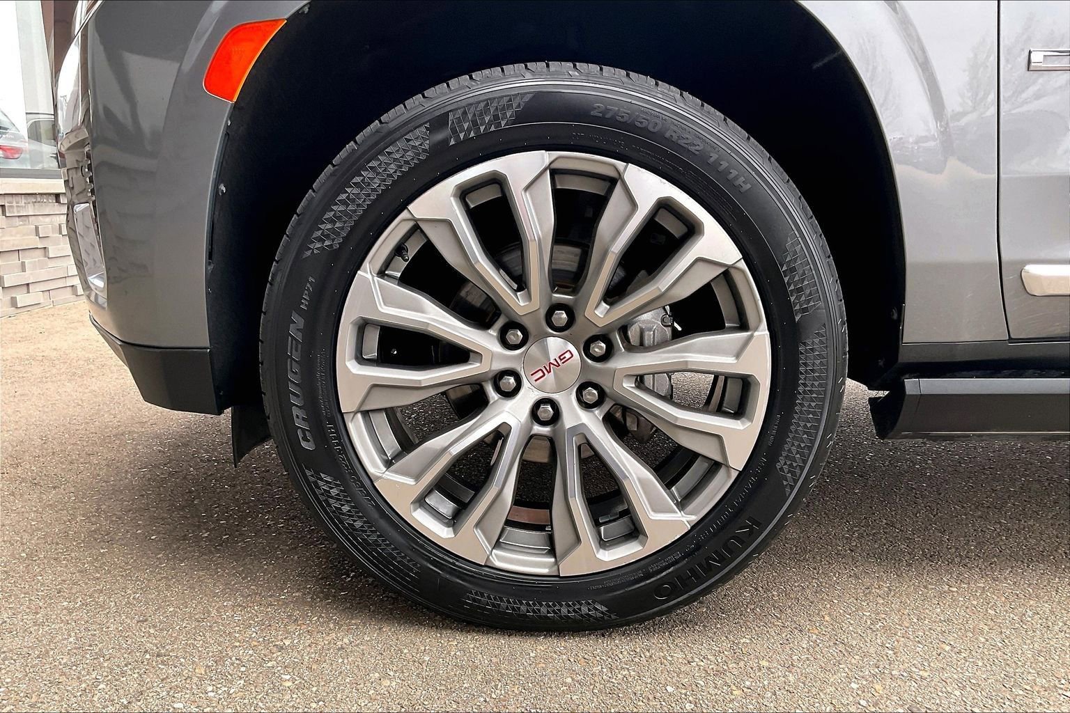 Used 2021 GMC Yukon Denali w/ Denali Premium Package image 24