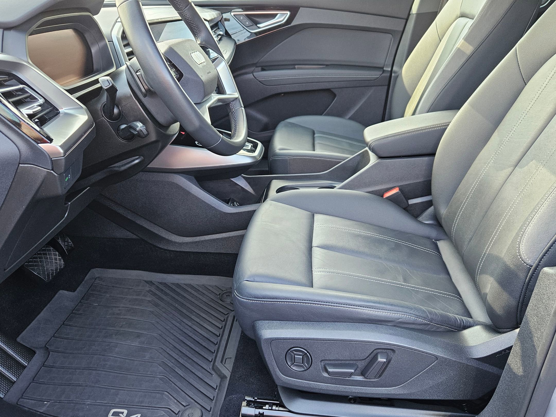 Used 2023 Audi Q4 e-tron Premium Plus w/ Premium Plus AWD/4WD image 13