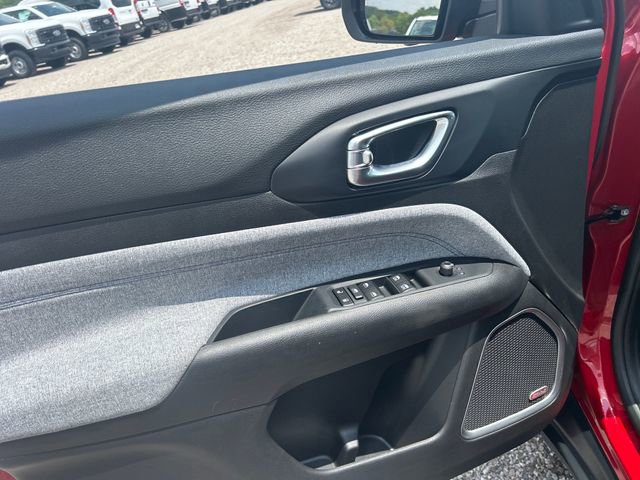 New 2025 Jeep Compass Latitude w/ Sun & Sound Group image 11