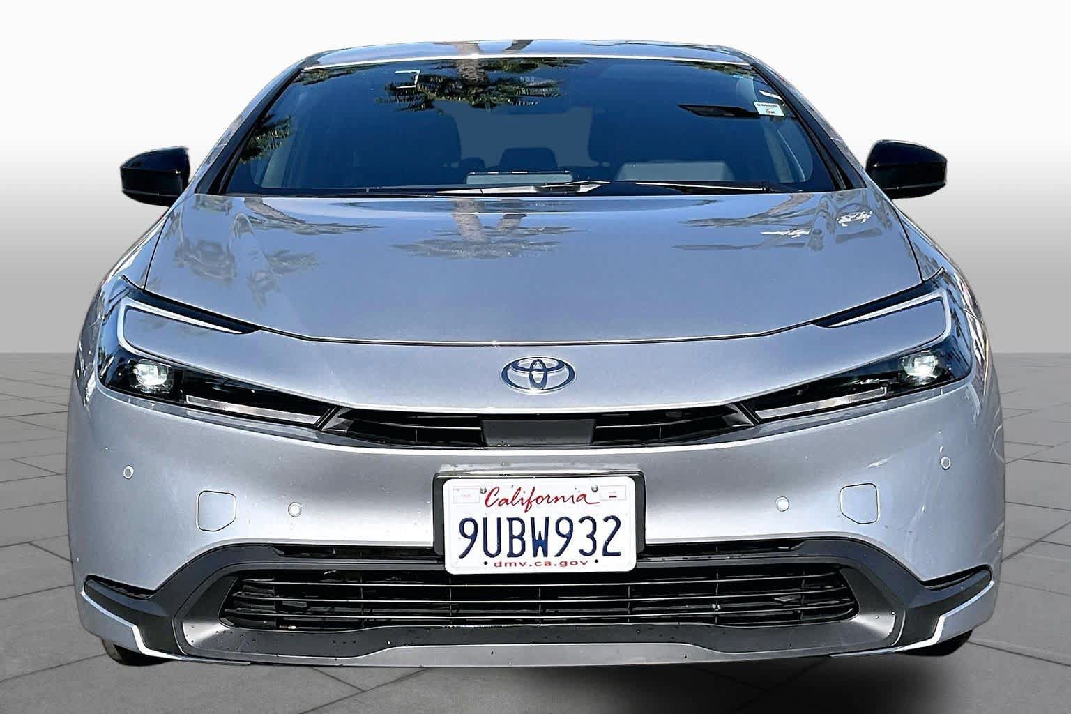 Certified 2025 Toyota Prius LE FWD image 3