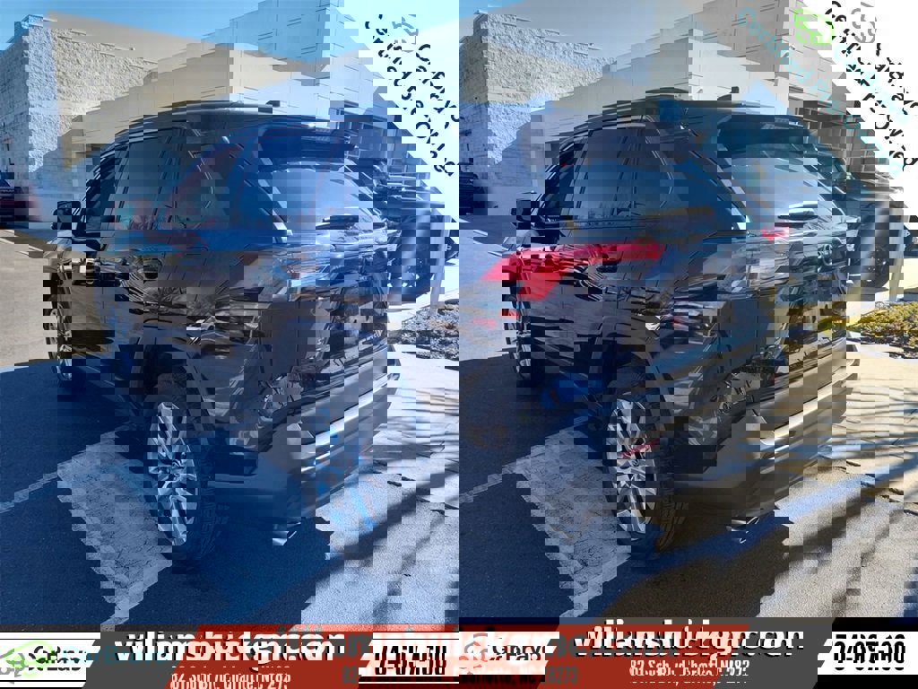 Used 2023 Toyota RAV4 XLE Premium image 7