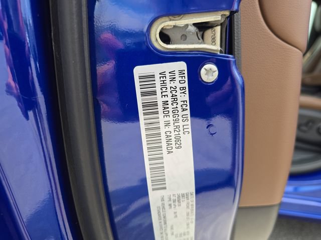 Used 2020 Chrysler Pacifica Limited w/ Tire & Wheel Group FWD image 34