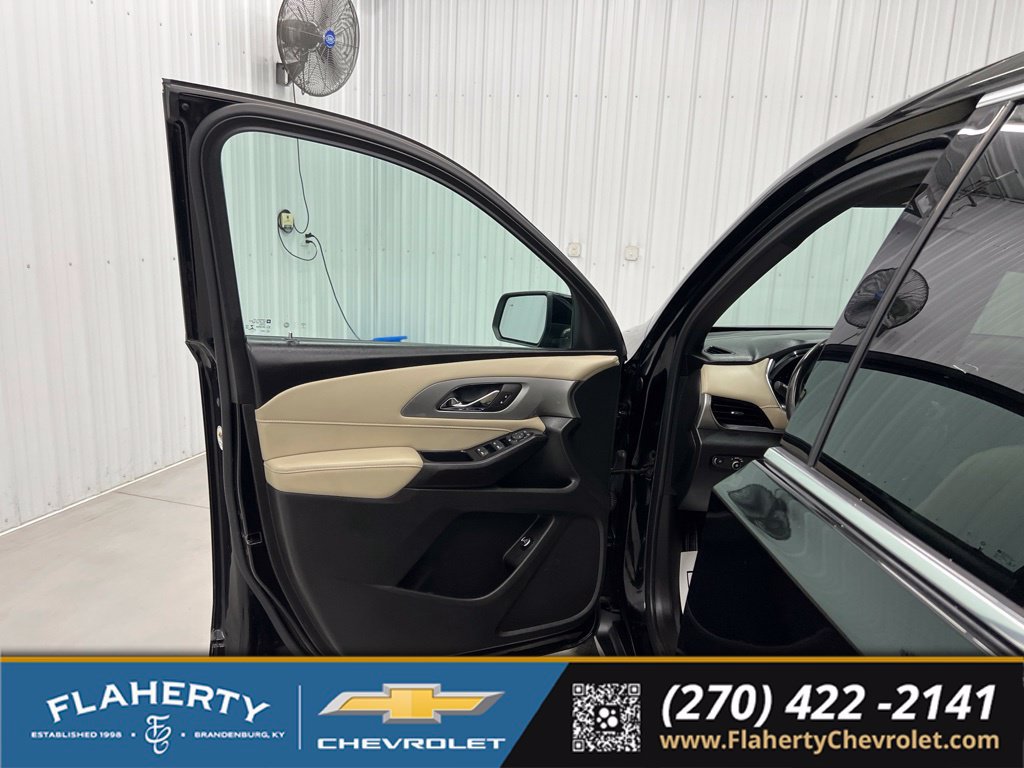 Used 2022 Chevrolet Traverse LT FWD image 8