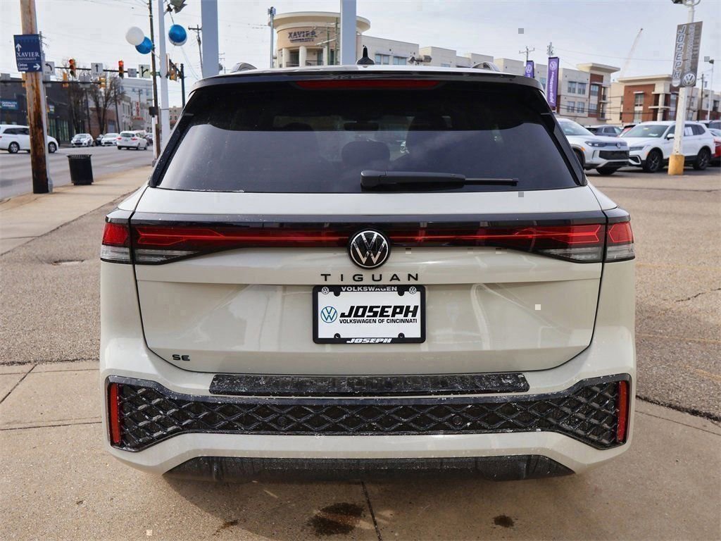 New 2026 Volkswagen Tiguan SE R-Line FWD image 4