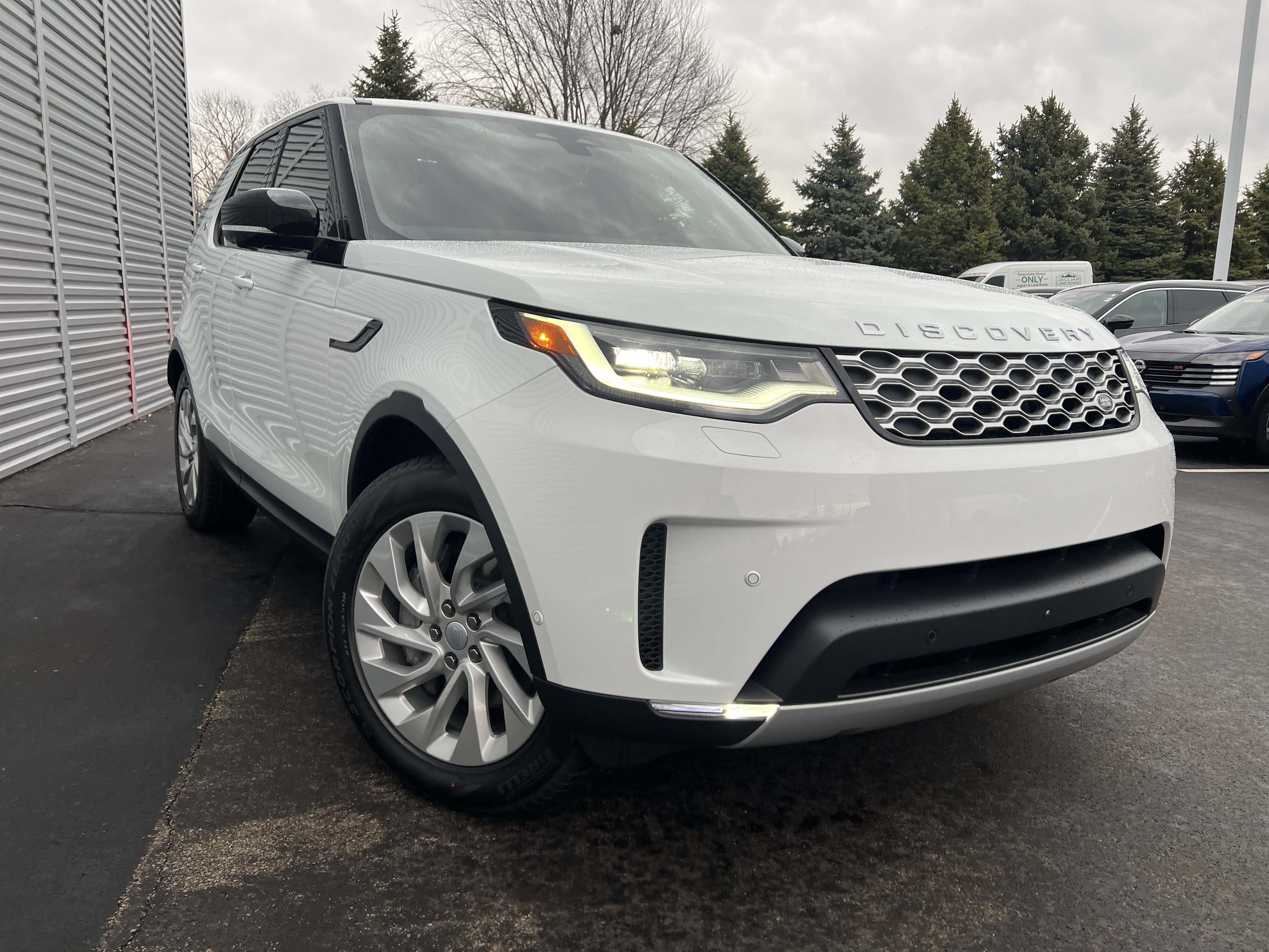 New 2026 Land Rover Discovery S image 5