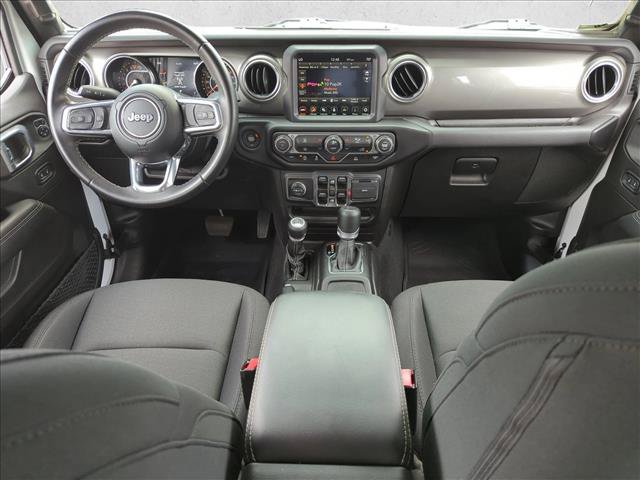 Used 2022 Jeep Gladiator Overland w/ LED Lighting Group AWD/4WD image 17