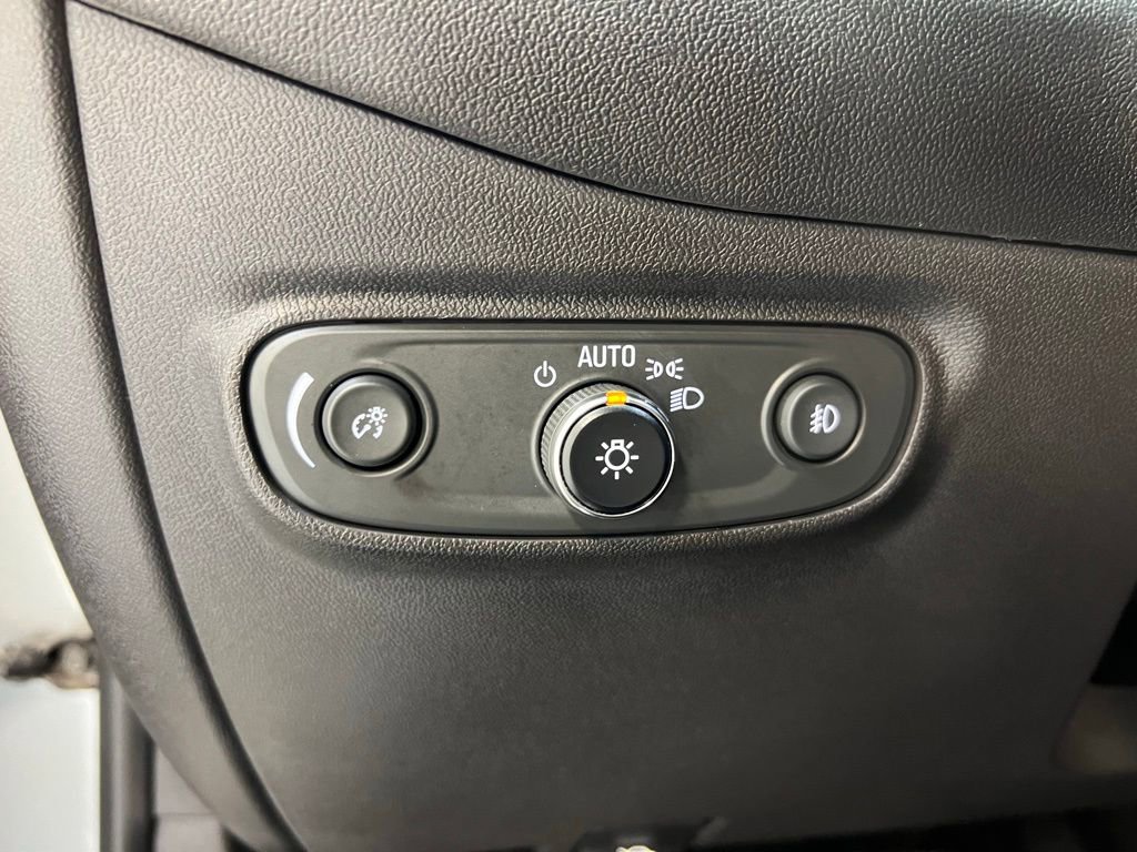 Used 2023 Chevrolet Equinox Premier image 17