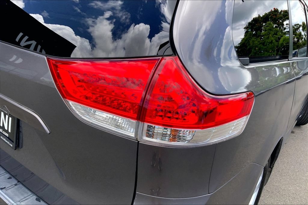 Used 2014 Toyota Sienna LE FWD image 26