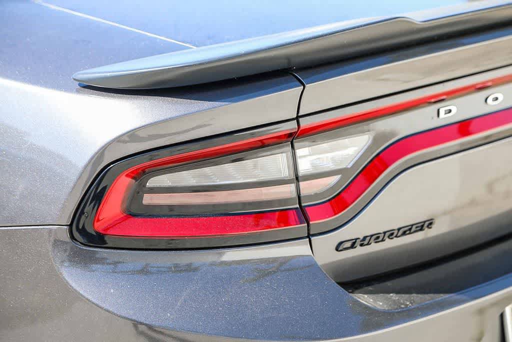 Used 2019 Dodge Charger SXT w/ Blacktop Package RWD image 9