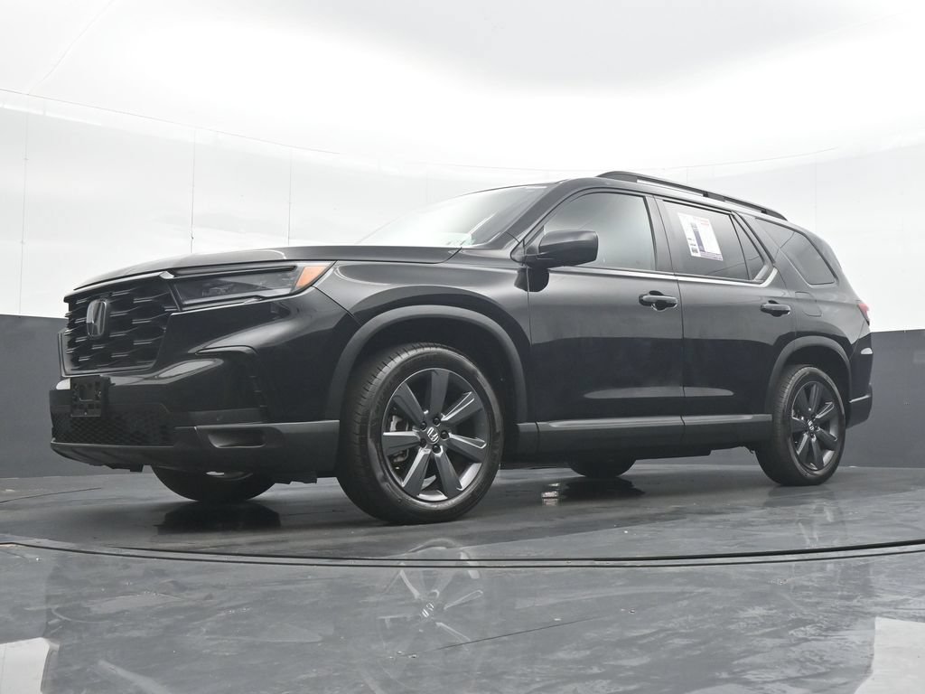 Used 2025 Honda Pilot Sport image 27