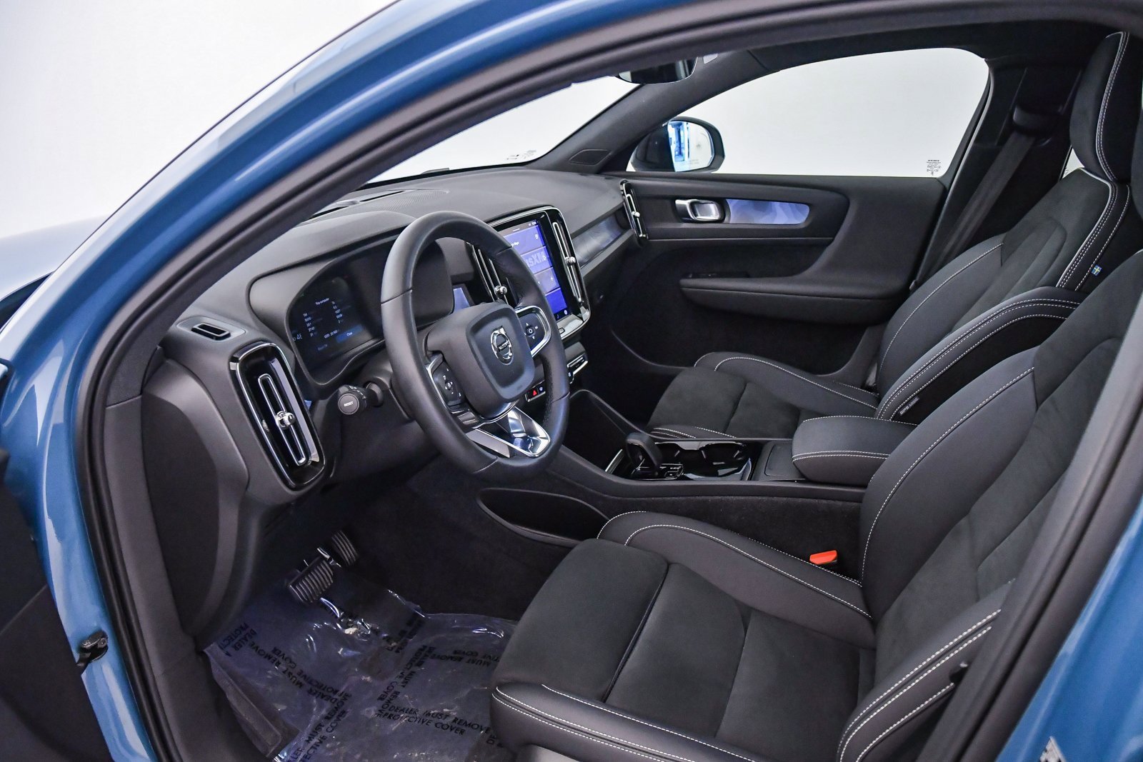 Certified 2023 Volvo C40 P8 Recharge Plus image 18