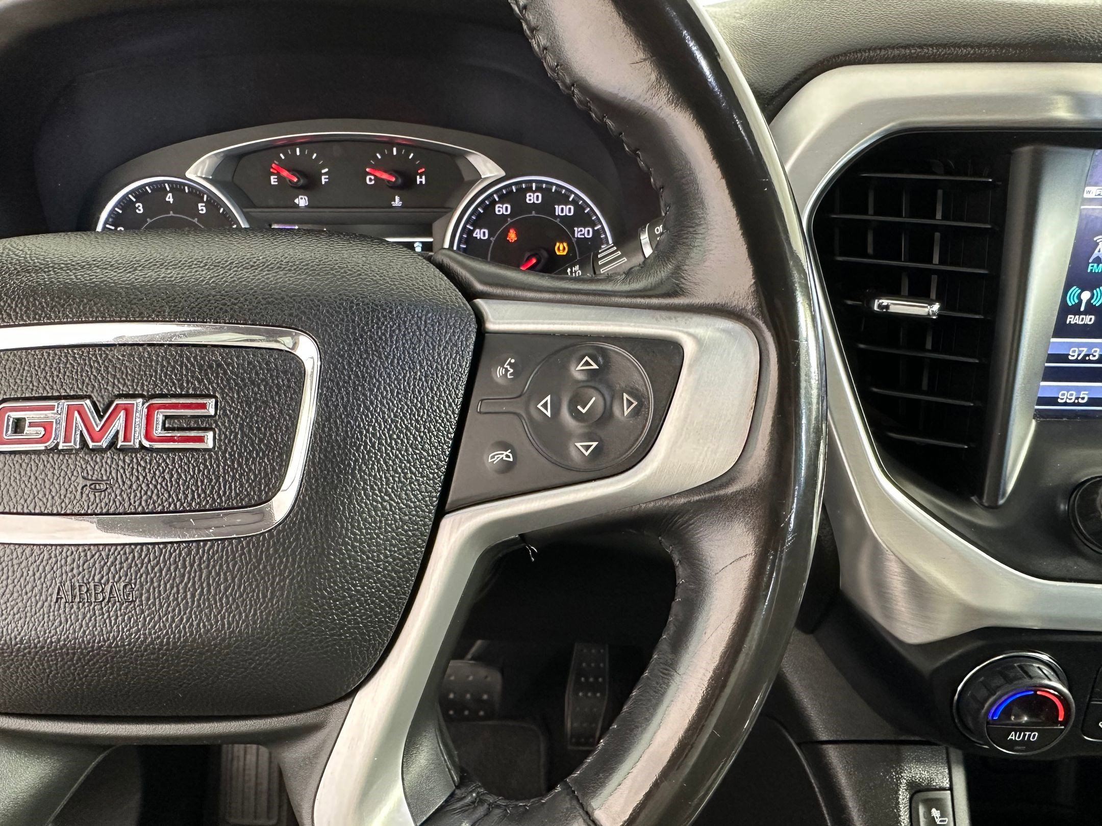 Used 2019 GMC Acadia SLT image 24
