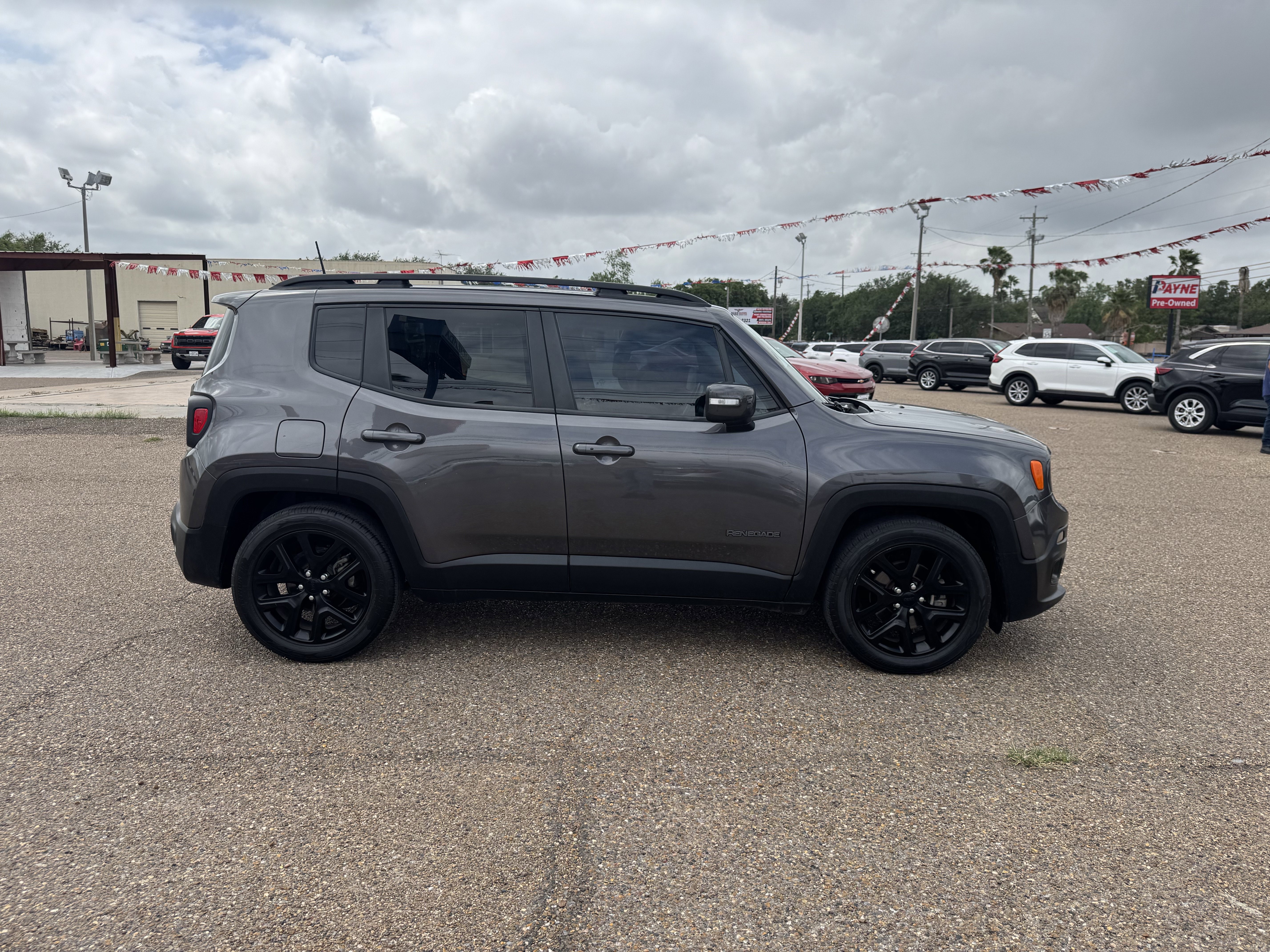 Used 2018 Jeep Renegade Altitude FWD image 4