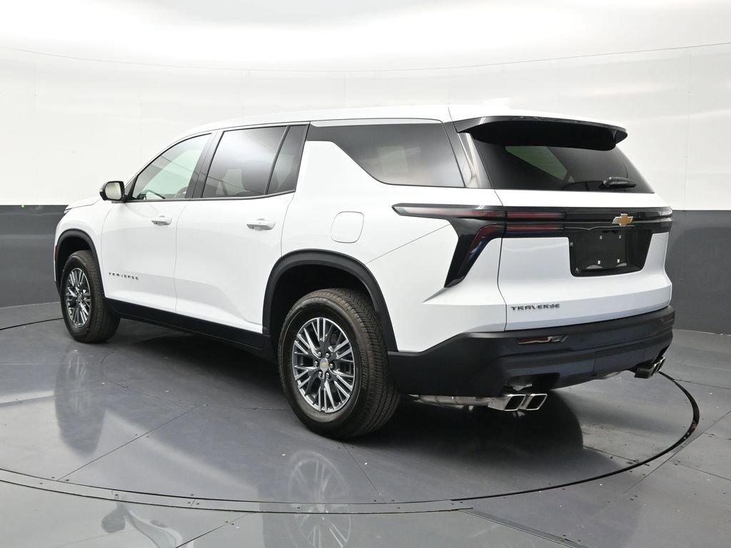 Used 2024 Chevrolet Traverse LS FWD image 3