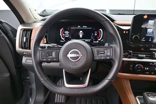 Used 2025 Nissan Pathfinder Platinum AWD/4WD image 6