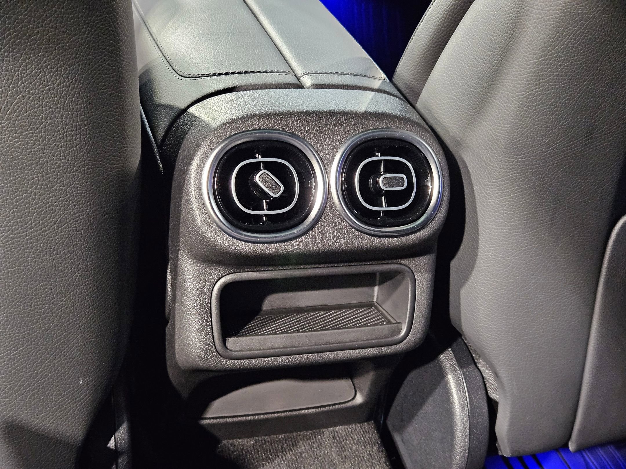 Used 2025 Mercedes-Benz GLC 300 4MATIC image 38