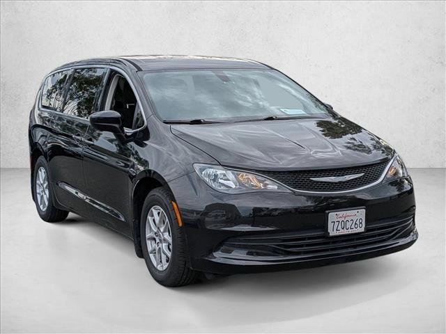 Used 2017 Chrysler Pacifica Touring video 3
