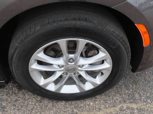 Used 2021 Chrysler Pacifica Touring AWD/4WD image 13