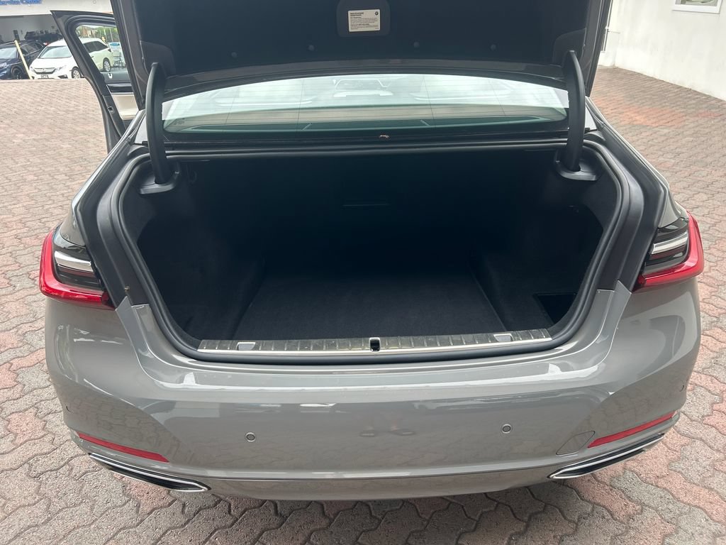 Used 2021 BMW 740i w/ Premium Package RWD image 23