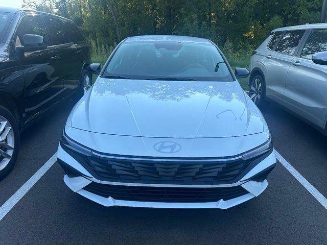 Used 2026 Hyundai Elantra Sport FWD image 3