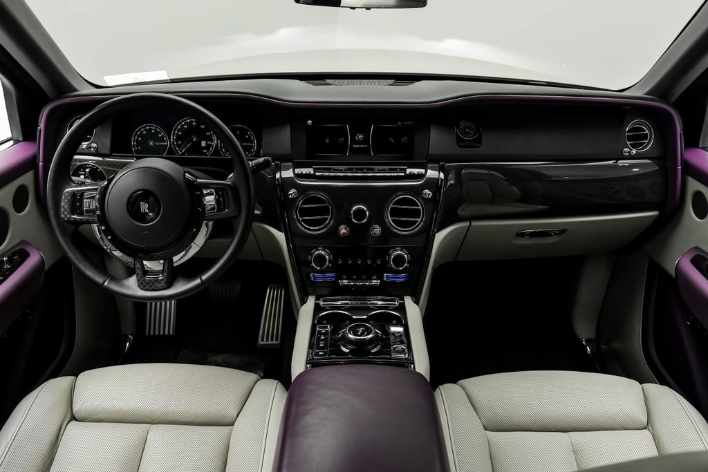 Used 2022 Rolls-Royce Cullinan Black Badge AWD/4WD image 17
