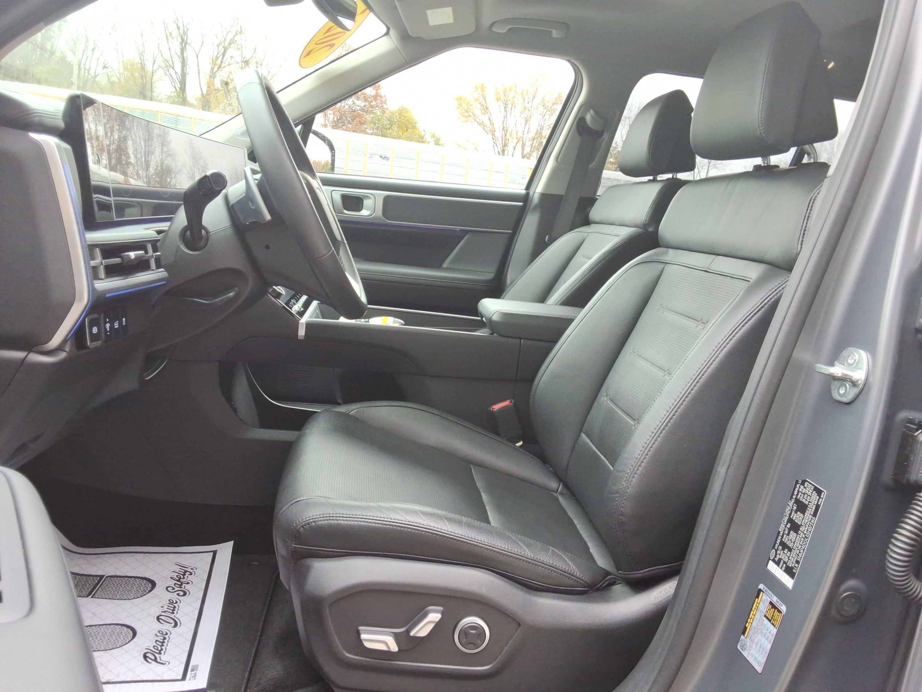 Used 2025 Hyundai Santa Fe Limited image 28