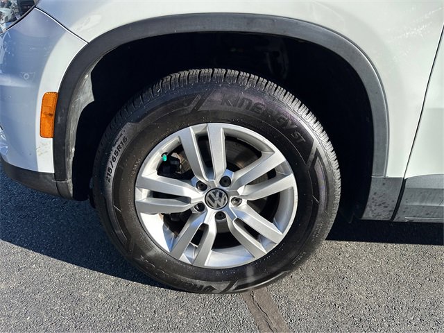 Used 2017 Volkswagen Tiguan S image 15