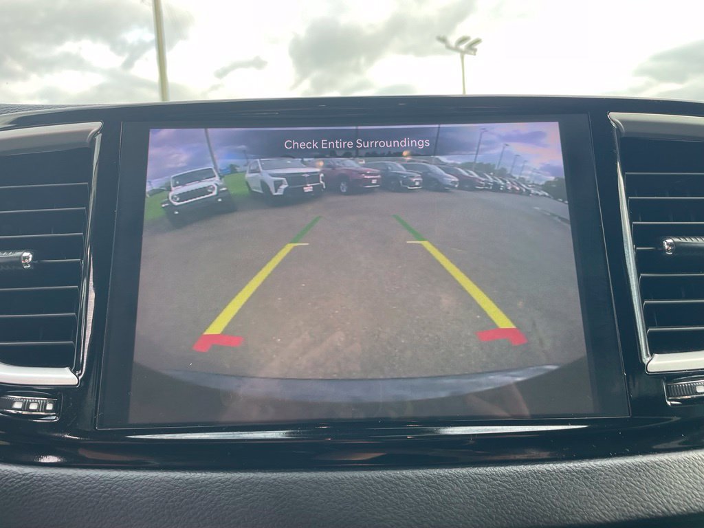 Used 2023 Chrysler Pacifica Touring-L FWD image 6